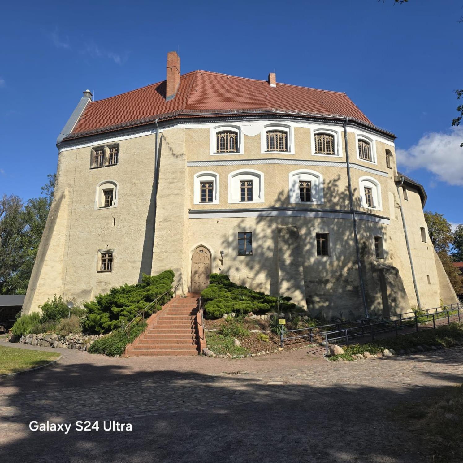 City Apart - Fewo Klimaanlage Whirpool Panoramafenster 5 Personen Kulturdenkmal Dessau-Rosslau Kültér fotó